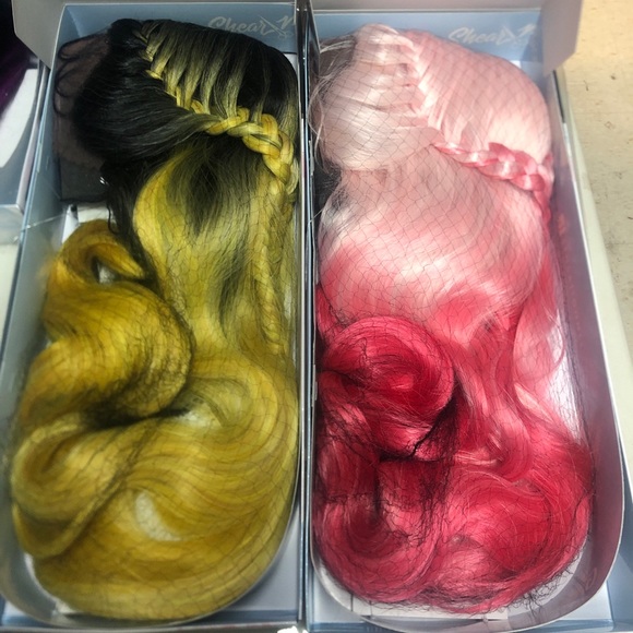PREMIUM SYNTHETIC LACE FRONT WIG - Picture 1 of 2